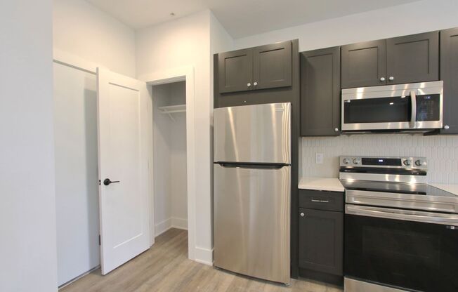 1 bed, 1 bath, 621 sqft, $1,535, Unit 303