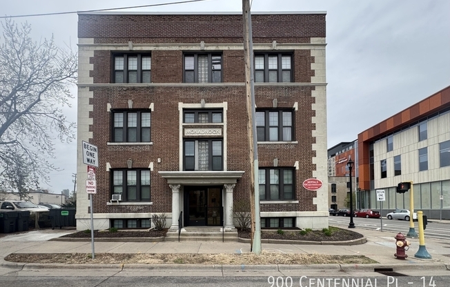 900 CENTENNIAL PL