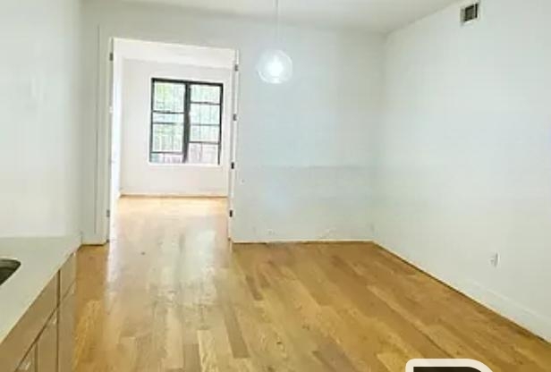 154 WOODWARD AVE