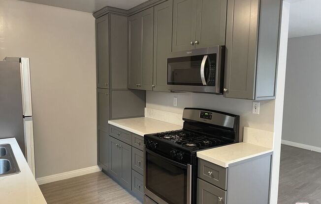 2 beds, 1 bath, 900 sqft, $2,500, Unit 2