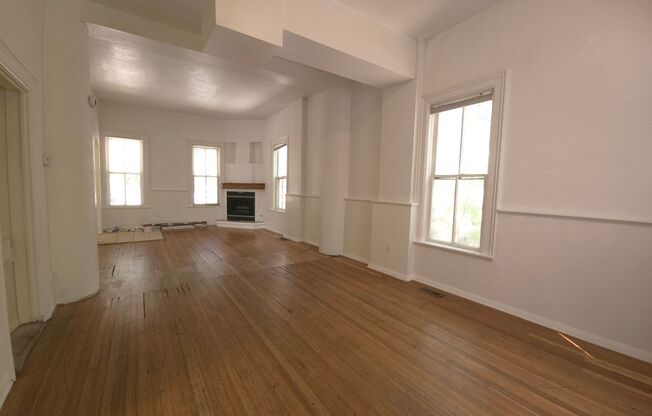 Spacious 4 Bed 2 Bath in Goss/Grove!