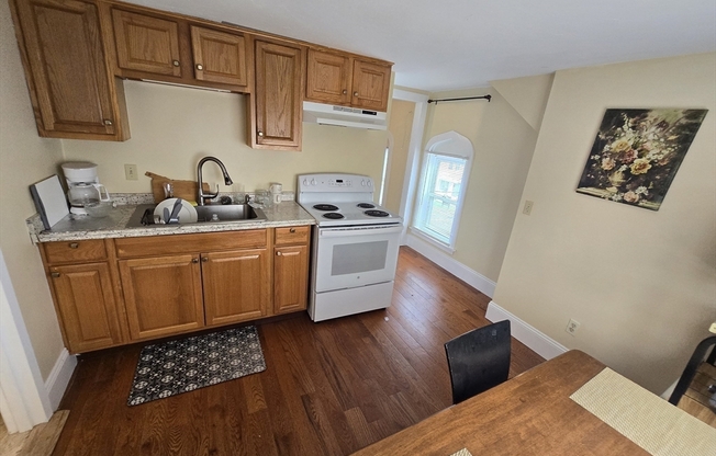 2 beds, 1 bath, 700 sqft, $1,750, Unit 3