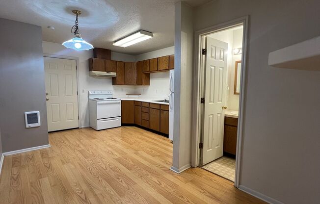 1 bed, 1 bath, $750, Unit 322 E Whitman # 2