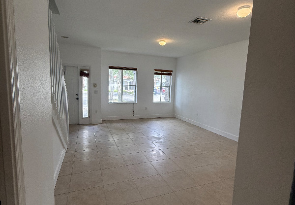 2816 SW 83 AVE