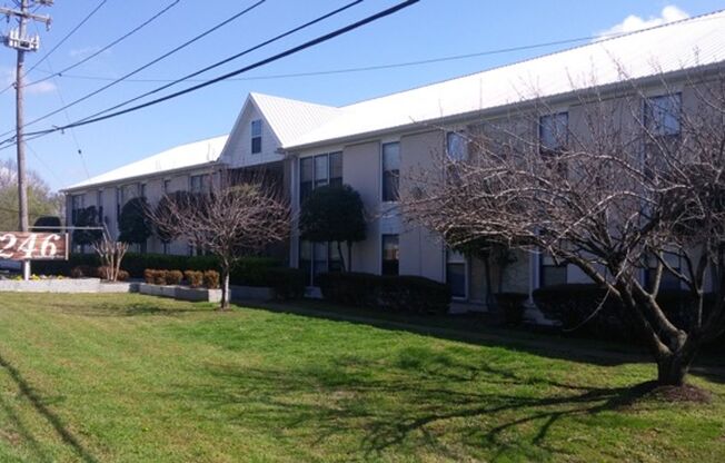 2 beds, 1 bath, $1,500, Unit 246 D2