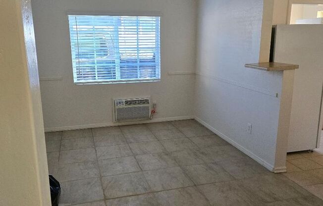 2 beds, 1 bath, 873 sqft, $2,975