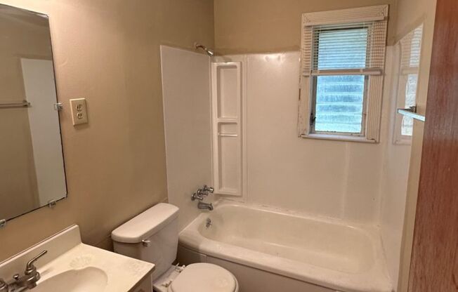 3 beds, 1.5 baths, $999