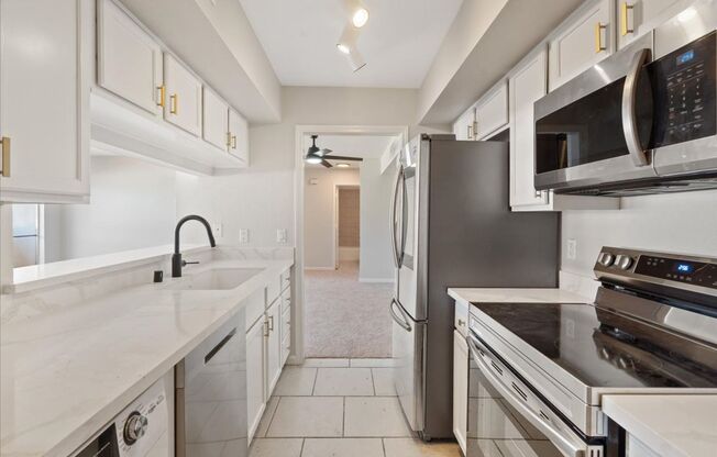 RENOVATED 3BD/2BA LV COUNTRY CLUB GUARD GATED