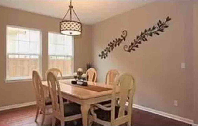 8 N BOYLE HTS CT