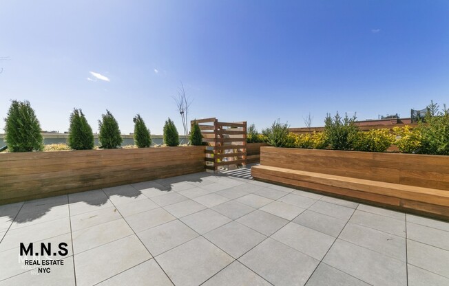 2 beds, 1 bath, $2,724, Unit J4