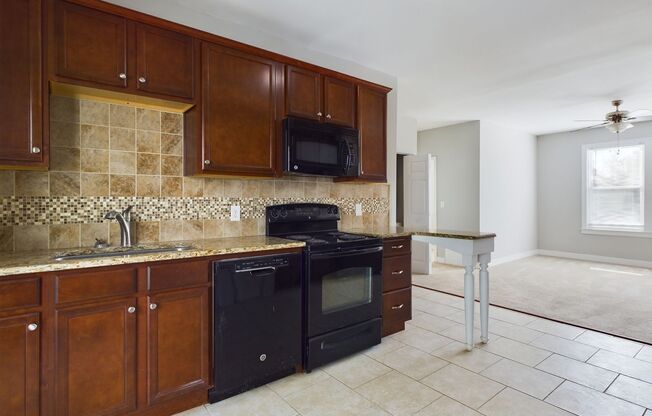 1 bed, 1 bath, 725 sqft, $1,595, Unit B