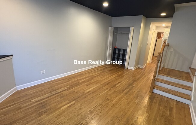 6968 N Greenview Ave