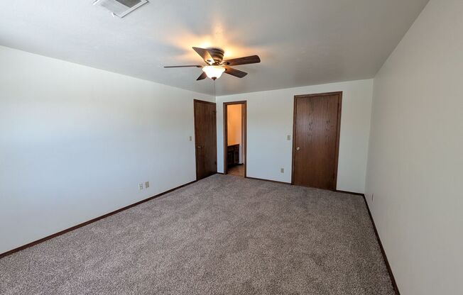 2 beds, 2 baths, 1,034 sqft, $1,279, Unit 1401 077