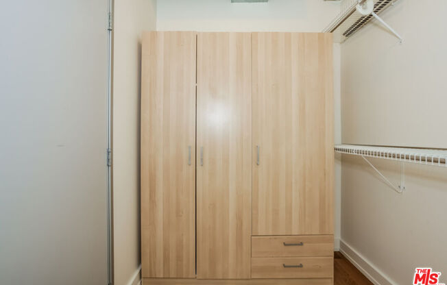 1 bed, 1 bath, 855 sqft, $2,500, Unit 343