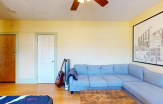 Studio, 1 bath, 302 sqft, $2,300, Unit 31