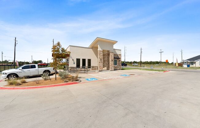 1 bed, 1 bath, 685 sqft, $1,070, Unit 633