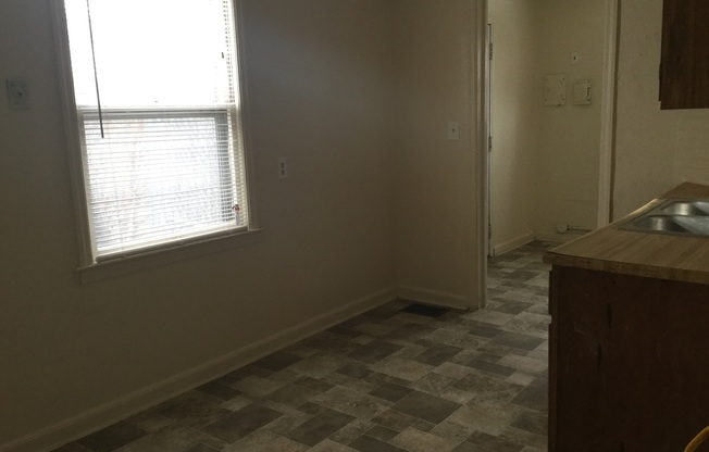 3 beds, 1 bath, $1,095