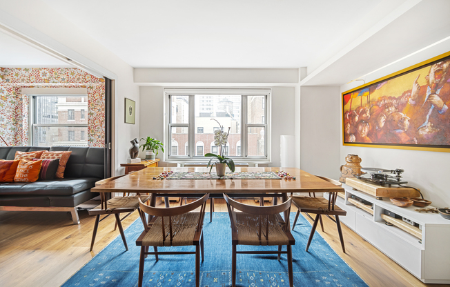 310 LEXINGTON AVE