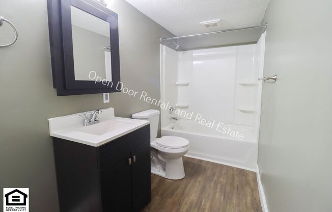 1 bed, 1 bath, $795, Unit 1012 1/2 Huffman st