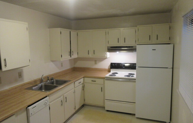 2 beds, 1.5 baths, $1,200, Unit Apt D