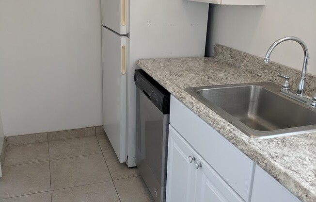 2 beds, 1 bath, $1,795, Unit 411C