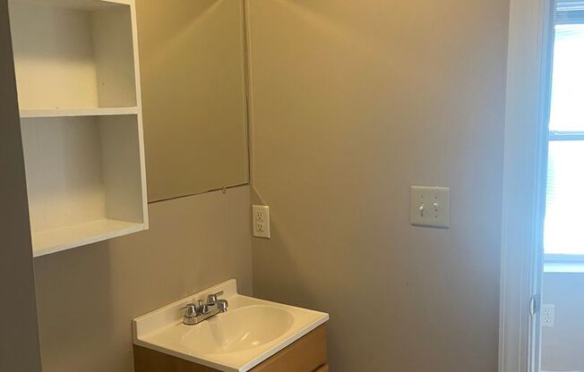 1 bed, 1 bath, 476 sqft, $900, Unit Apt. C (Top Left)