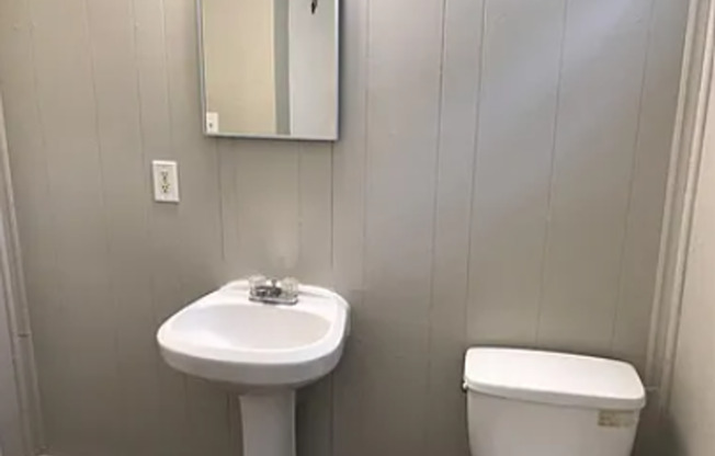 3 Bedroom Home with Large Yard – Minutes from Downtown Greenville