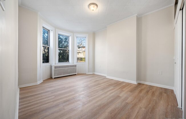 308 E 8 ST