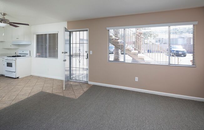 *1 MONTH FREE!* 2BR in La Mesa with Onsite Laundry and Parking