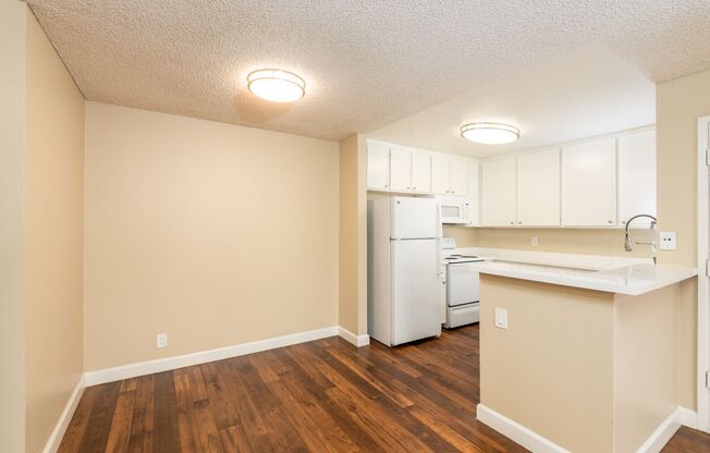 1 bed, 1 bath, 555 sqft, $1,795, Unit 36