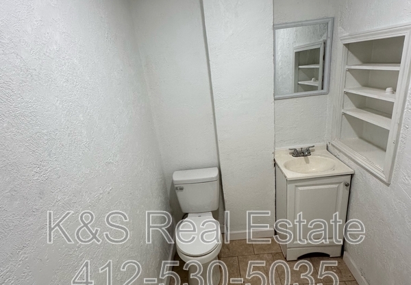 668 MIDDLE AVE