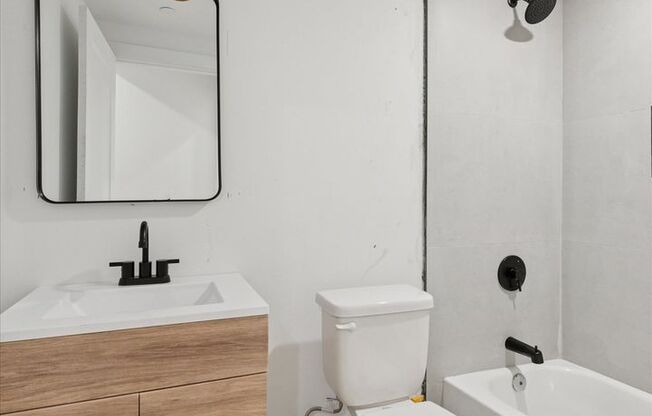 1 bed, 2 baths, 800 sqft, $1,313, Unit B