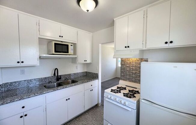 3934 3 AVE