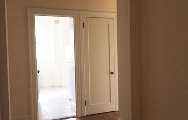 1 bed, 1 bath, 550 sqft, $1,400, Unit 403