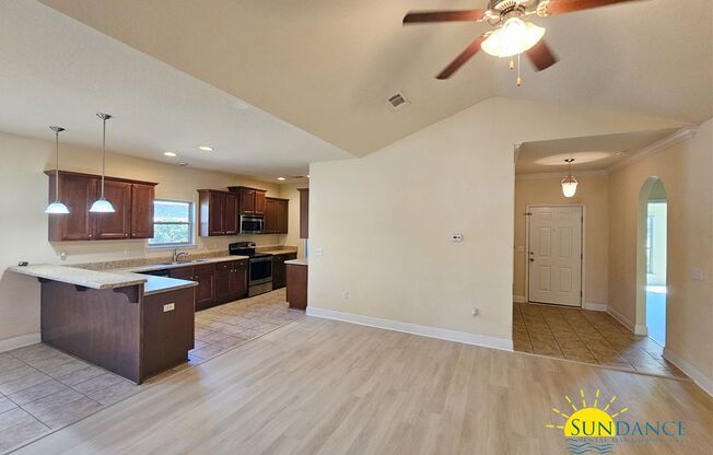 Gorgeous 4 Bedroom Home in Driftwood Estates (Community Pool)!