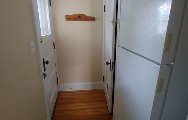 3 beds, 1 bath, $1,995