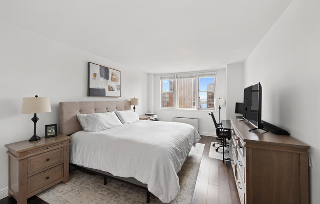 2 beds, 1 bath, $6,500, Unit 17D