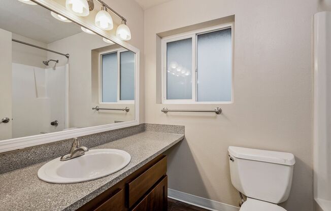 2 beds, 1 bath, 790 sqft, $2,095, Unit 1-207