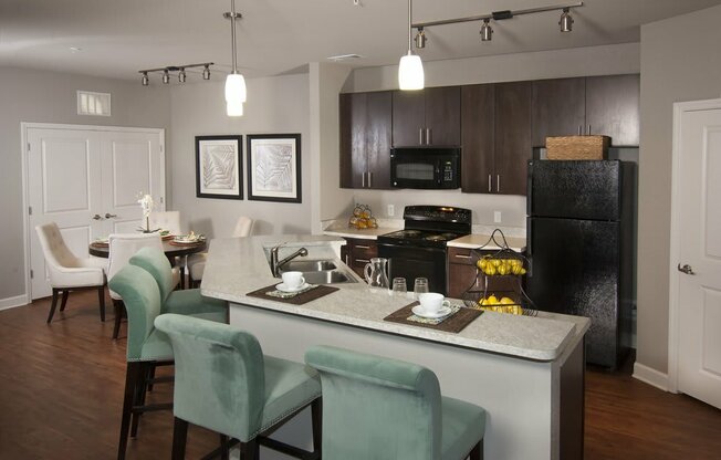 Undermount kitchen sinks with pull spray faucet