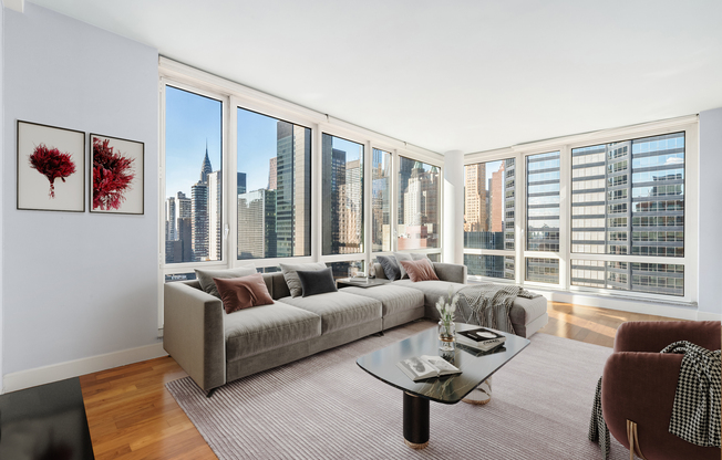 250 E 53 ST