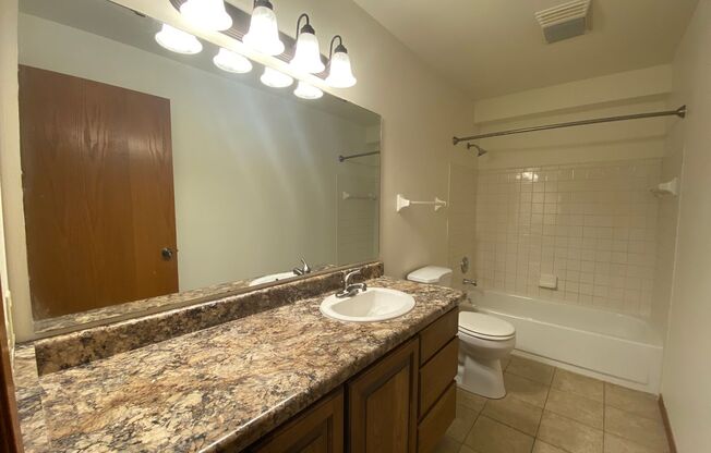 2 beds, 1 bath, 950 sqft, $1,765, Unit 493HB - HPCI, II