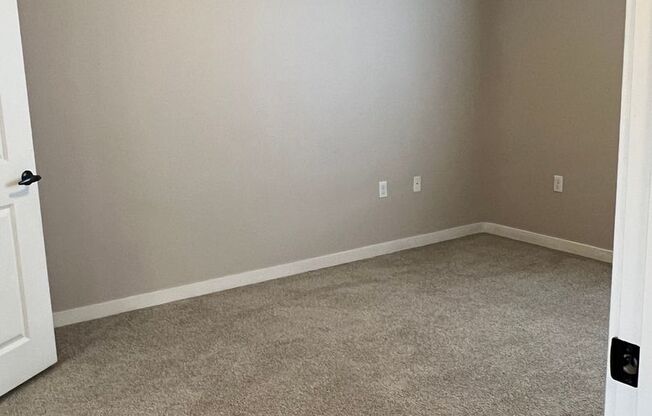 1 bed, 1 bath, 835 sqft, $1,570, Unit B201