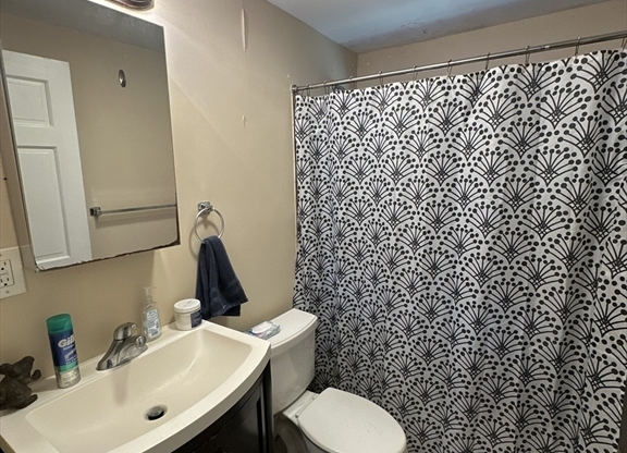 3 beds, 1.5 baths, 1,100 sqft, $3,350, Unit A