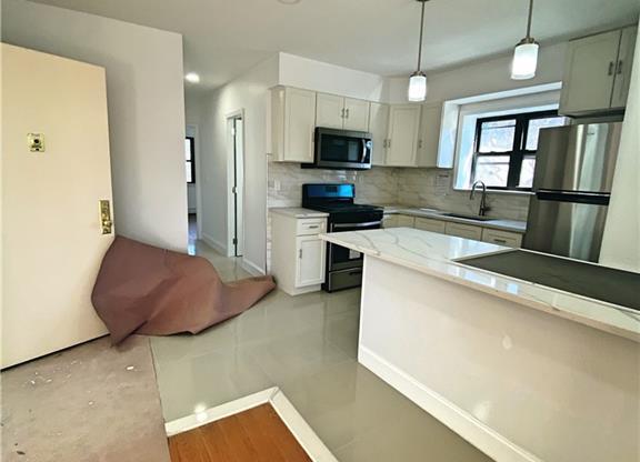 281 W 234 ST