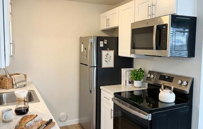 1 bed, 1 bath, 590 sqft, $1,395, Unit 924