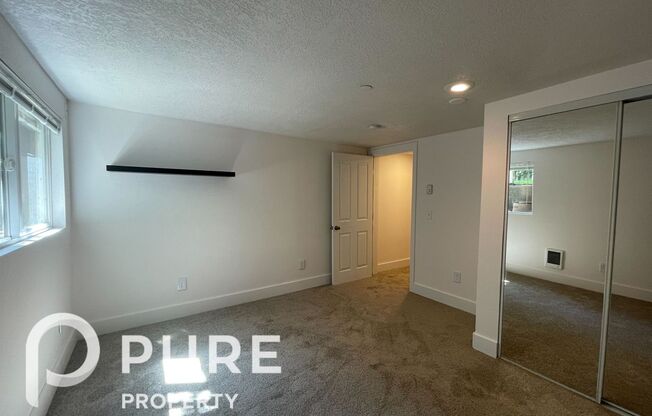 3 beds, 1 bath, 924 sqft, $1,695, Unit 3