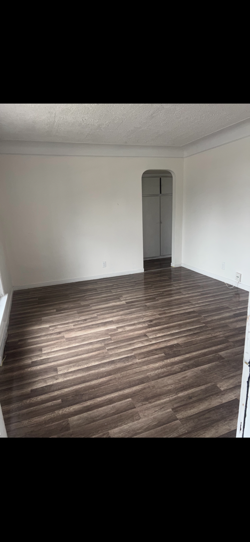 2 bedroom/ 1 bathroom Detroit's Westside Duplex!