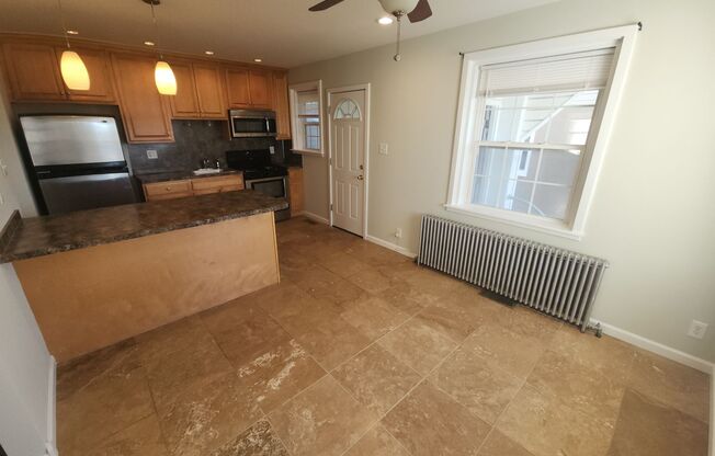 2 beds, 1 bath, $1,995, Unit Unit 1