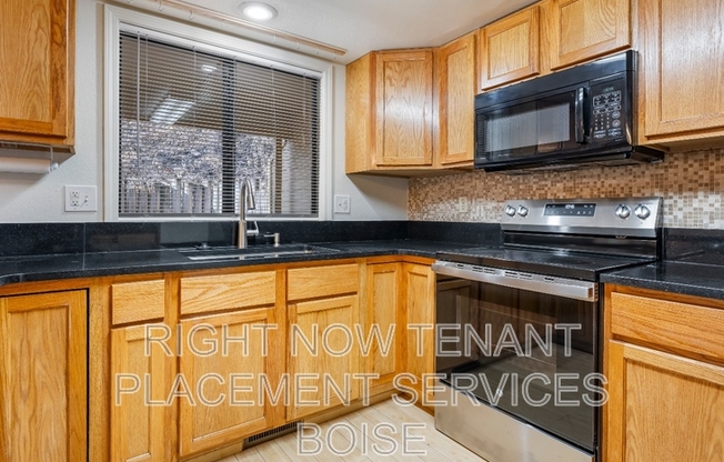 1760 WOODBRIDGE LN