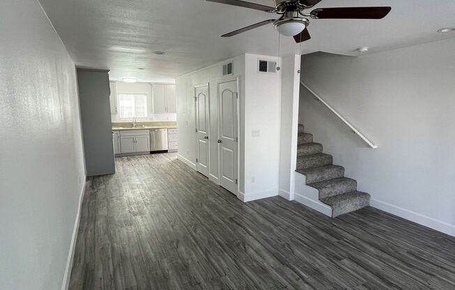 Beautiful appartment, 2/1.5 with AC  & Private Patio. THIS IS THE PLACE YOU WANT TO CALL HOME!